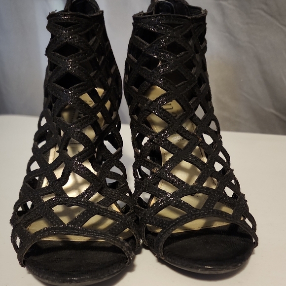 Sexy Black Cage Heels with Stiletto Design - Picture 4 of 4